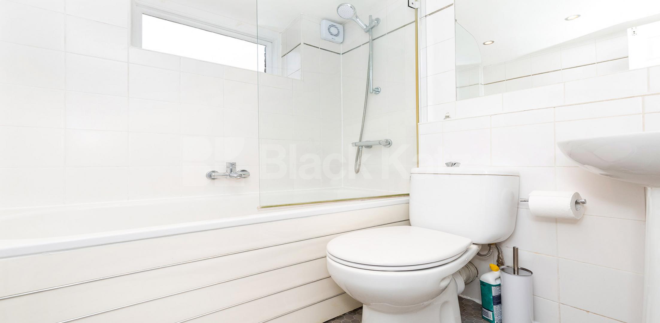 Stunning modern split level 3 bed with a private roof terrace in camden square Stratford Villas, Camden Square